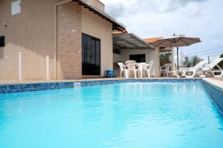 Casa com piscina vista para lago, 03 quartos confortáveis - Capitólio - 9