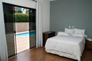 Casa com piscina vista para lago, 03 quartos confortáveis - Capitólio - 8