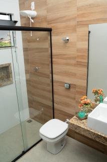 Casa com piscina vista para lago, 03 quartos confortáveis - Capitólio - 7