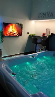 SPAYA JACUZZI centrum apartment - with home cinema & private parking - Košice - 0