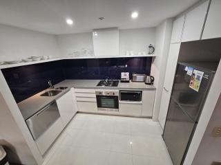 Circle On Cavill - Paradise Stayz - 2