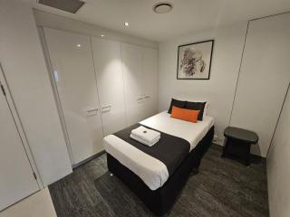 Circle On Cavill - Paradise Stayz - 4