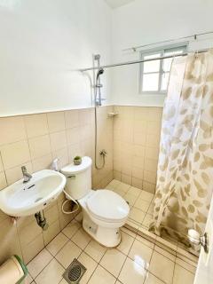 Eds Spacious 3-Bedroom 2-Full Bathroom House with Wifi, AC and Pool - Tinago - 5