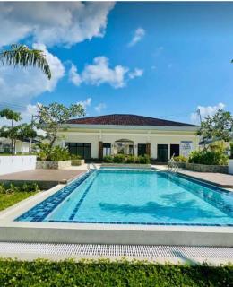 Eds Spacious 3-Bedroom 2-Full Bathroom House with Wifi, AC and Pool - Tinago - 4