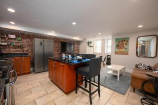 Spacious US Capitol 3BR Apartment with Free Parking - 9