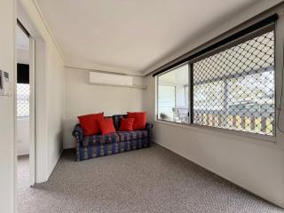 Top Level Unit With Gorgeous Waterviews - Burrum Heads - 4