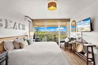 Prime Location! Walk to Beach, Shops & Dining! - 4