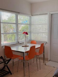 Aloha Apartments On the Intracoastal-Walk to the Beach - 4