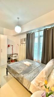 JL Suite Staycation near Venice Grand Canal Mall - Manila - 6