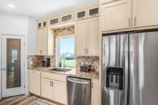 Shore Beats Work- Ocean Views & Elevator - 4