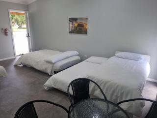 Riverside Farm Stay - - 1