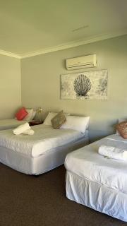 lake clifton tavern and motel - - 0