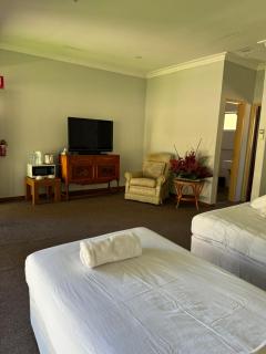 lake clifton tavern and motel - - 3