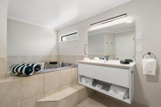 Stay 280 & Stay 284 Rotorua - Refurbished Modern Accommodation - Rotorua - 3