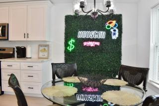 4-Bed Home, Prime Houston Location - Houston - 6