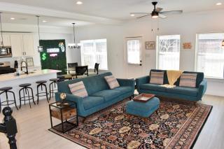 4-Bed Home, Prime Houston Location - Houston - 0