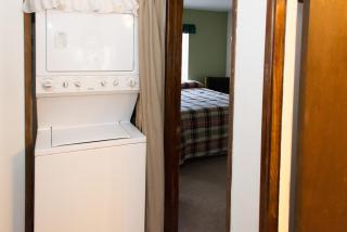 Spacious cozy chalet huge deck over seasonal creek - - 6