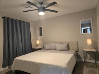 Msg for 5 percent off Glendale Casa Pool Yard 3 Bed 2 Bath - Glendale - 3