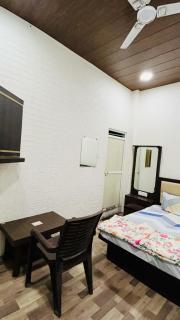 Amrit Shree Hotel - 9