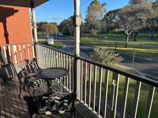 Cosy and convenient in Lynbrook - 9