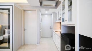 Spacious Studio at La Riz Supermall Mansion Apartment By Travelio - Surabaya - 4