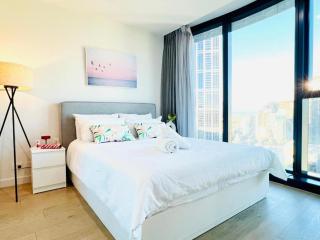 Skyline Retreat 3-Bedroom with Pool, Sauna, Gym and Parking - 8