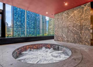 Skyline Retreat 3-Bedroom with Pool, Sauna, Gym and Parking - 4