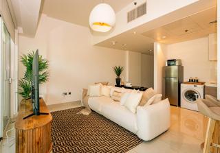 Studio In Al Hadeel Hosted By Voyage - Abu Dhabi - 1
