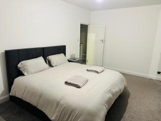 Elegant 5 Bed house Free parking Free WiFi - Shirley - 3