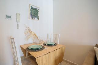 Higuest - Lake-view Studio in JLT - 5