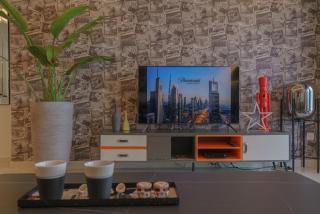 Paramount Tower Hotel and Residences with Infinity Sky Pool - Dubai - 3