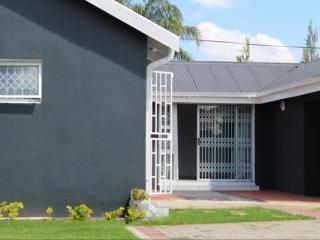 Newcastle Thully Guest House - Newcastle - 5