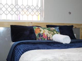 Newcastle Thully Guest House - 2