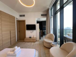 Chic & Cozy Studio in JVC , Top Amenities & Views - 1