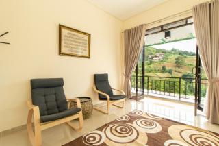 Family Only Spacious Hill View Villa - De Reiz Zakir Syariah 5BR - Ciburial - 2