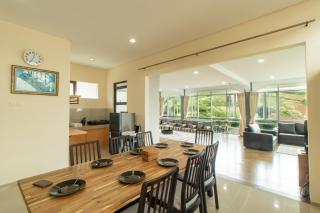 Family Only Spacious Hill View Villa - De Reiz Zakir Syariah 5BR - Ciburial - 3