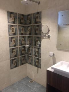 The Hill Crest Inn - 9