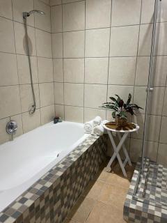 Family friendly home in a cul-de-sac! - - 6