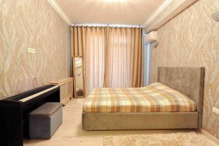 Neoclassical Apartment in Center City - 6