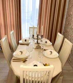 Neoclassical Apartment in Center City - 2