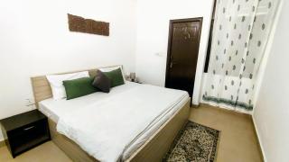 Ensquare Hotel - Aesthetic 2 BHK Mountain View apartment With Netflix, Kitchen near laxman jhula tapovan - Rishīkesh - 4