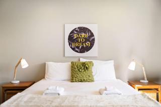 Perfect Cromwell Family Getaway - 2