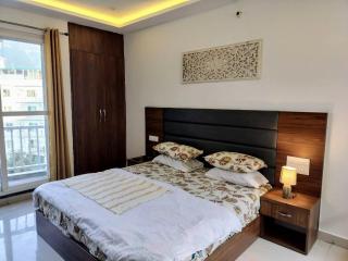 Ima Ganga Hotel - Aesthetic, Quite Mountain View Rooms with netflix, free airport pickup for 7 or more nights booking, Elevator and backup in Upper tapovan - Rishīkesh - 8