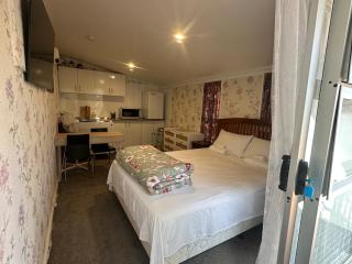 Studio - Albert Town - 3