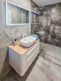 Luxury Apartment Jukić - Saltwater Heated Pool - Dugi Rat - 1