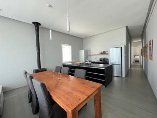 Luxury Beachfront Cottage - 8