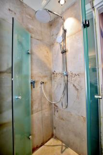 Beautiful 2 bedrooms apartment with elevator and balcony - 3