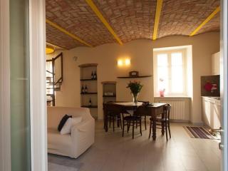 La Rosa nel Borgo - appartamento con garage - La Morra - 0