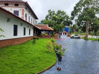 Hotel Chithrapuri - - 7