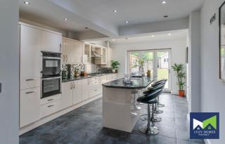 Spacious and Comfy 5 Bed, 2 Bath House with POOL TABLE, near HS2, Solihull, NEC - 1